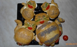 Drozdzowe buleczki-Kocia rodzinka-Helena Gzubicka